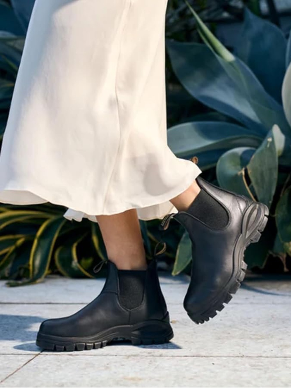 Blundstone Black Chelsea Lug-Sole Ankle Boots
